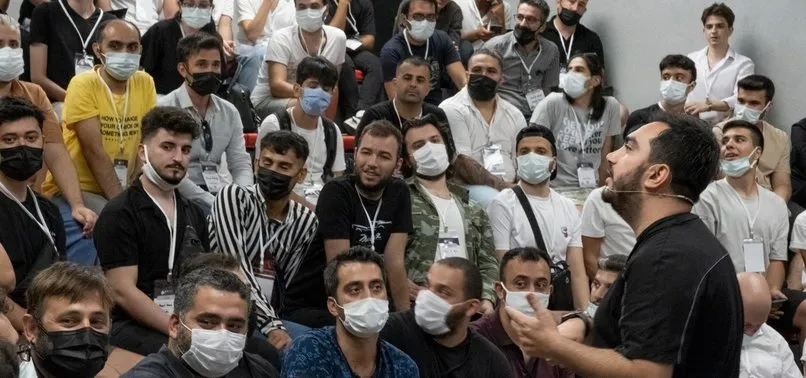 Coşkun Çetin pandemide online çalışan gençlere destek verdi