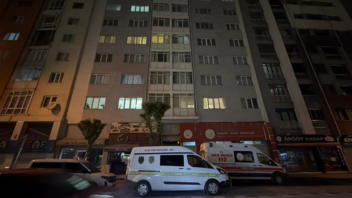 Komşuların ihbarı gerçeği ortaya çıkardı! Yalnız yaşayan adam evinde ölü bulundu