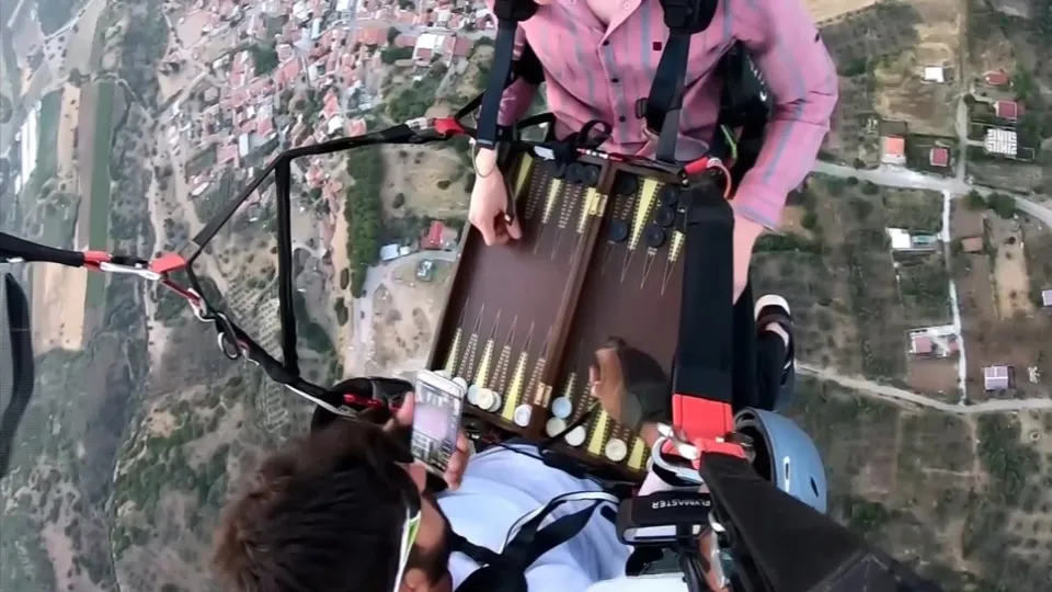 Tavla uçuşu! Gökyüzünde oynadılar