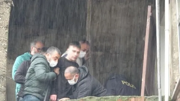 Son dakika | Bursa'da hareketli anlar! Testere ile kendini eve kilitledi - 1