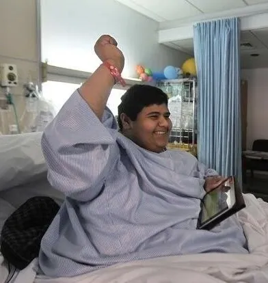 dunyanin-en-kilolu-adaminin-son-hali-saskina-cevirdi-evinden-vincle-cikarilmisti-tam-542-kilo-verdi-1671268762331.jpg Dünyanın en kilolu adamının son hali şaşkına çevirdi! | Evinden vinçle çıkarılmıştı tam 542 kilo verdi! - 6