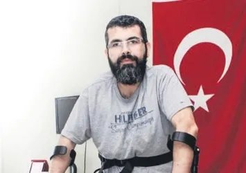 15 Temmuz gazisi özel yürüme robotuyla ayağa kalktı