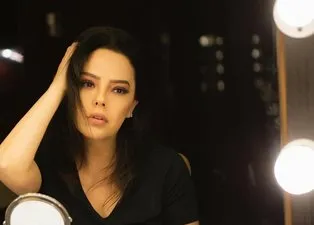Ebru Gündeş kızını gözlerden uzak tutuyordu! Alara’yı görenlerin ağzı açık kaldı