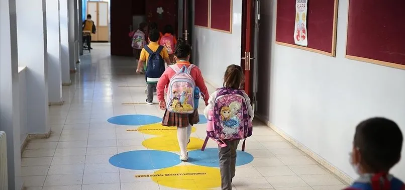 Kastamonu'da koronavirüs vakalarının artması üzerine bazı okullarda yüz yüze eğitime ara verildi