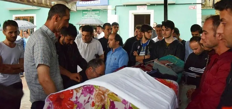 Kocaeli'de midibüsten düşerek ölen genç kız toprağa verildi