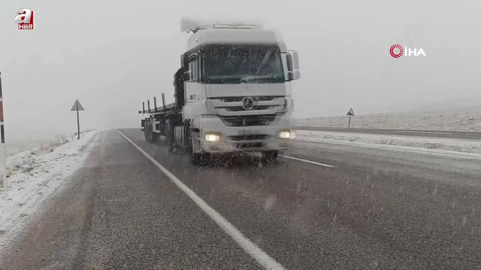 Sivas’ta kar ulaşımı aksattı