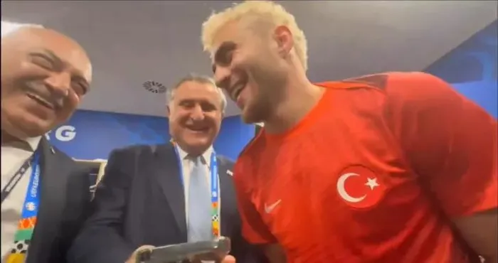 Bekle bizi Avusturya! Millilerimiz Çekya’yı devirdi!! Hakan ve Tosun Paşa sahnede...