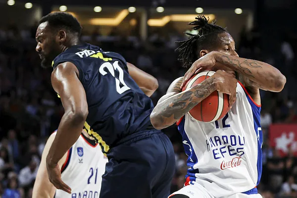 anadolu-efes-fenerbahceyi-eleyerek-finale-yukseldi-anadolu-efes-81-78-fenerbahce-beko-mac-sonucu-1686338524425.jpg Anadolu Efes Fenerbahçe'yi eleyerek finale yükseldi! Anadolu Efes 81-78 Fenerbahçe Beko (MAÇ SONUCU) - 1