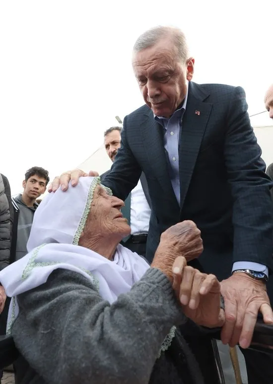 Başkan Recep Tayyip Erdoğan'a Afşin'deki depremzedelerden sevgi seli