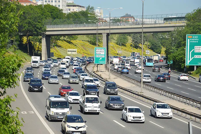 Son dakika: İstanbul'da kısıtlamasız ilk cumartesi gününde trafik yoğunluğu oluştu - 1