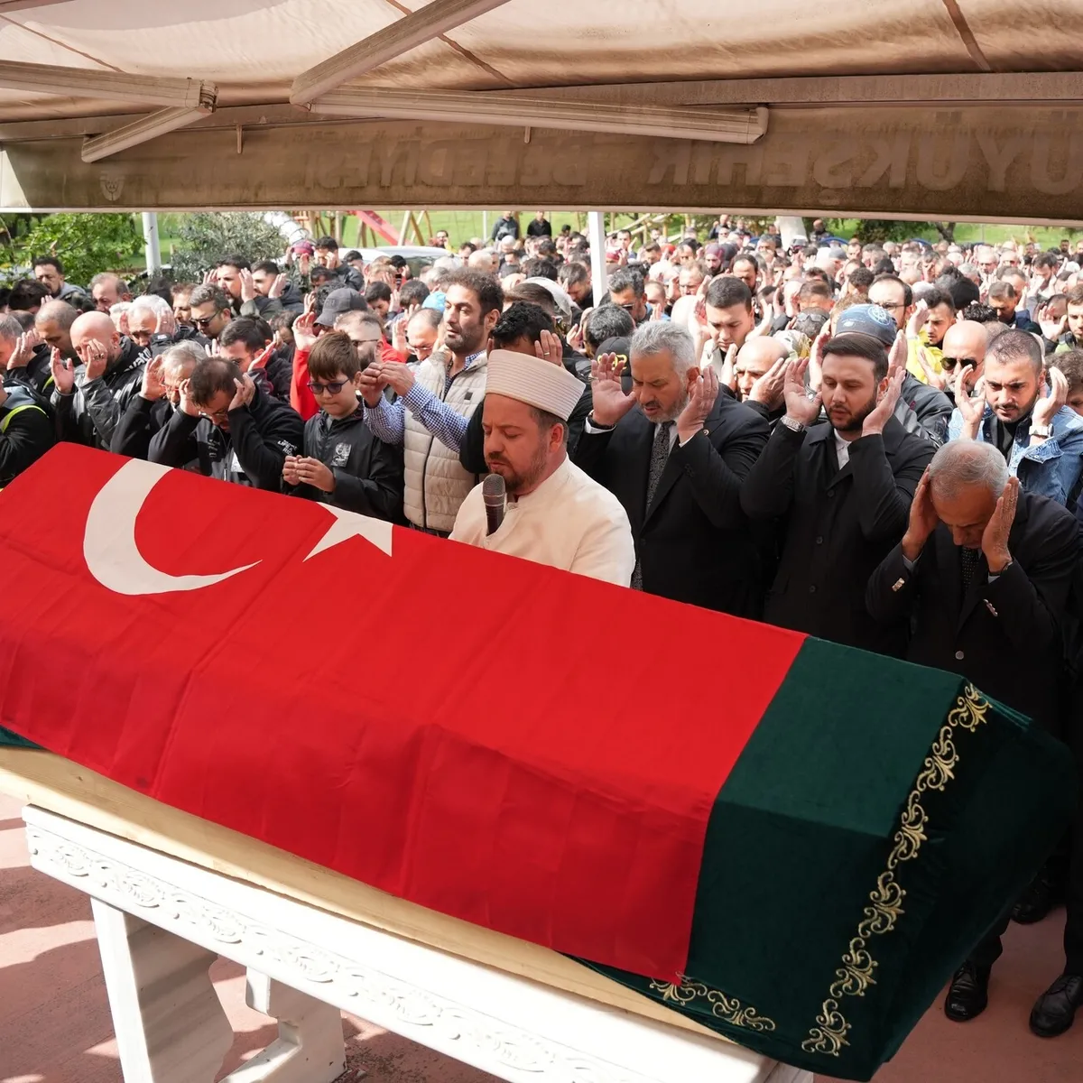 Motovlogcu Dayı’ya hüzünlü veda! Sosyal medya fenomeni Cumhur Kahraman son yolculuğuna uğurlandı