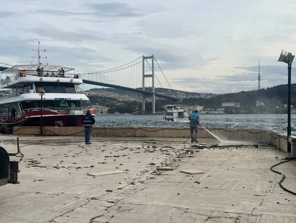 Beşiktaş'ta fırtına beton blokları Büyük Mecidiye Camii’nin avlusuna savurdu - 2