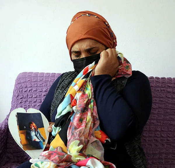 vanda-teror-orgutu-pkknin-kacirdigi-kizina-seslendi-gel-teslim-ol-cifte-bayram-yasat-1620631291790.jpg Van'da terör örgütü PKK'nın kaçırdığı kızına seslendi: Gel teslim ol, çifte bayram yaşat - 2
