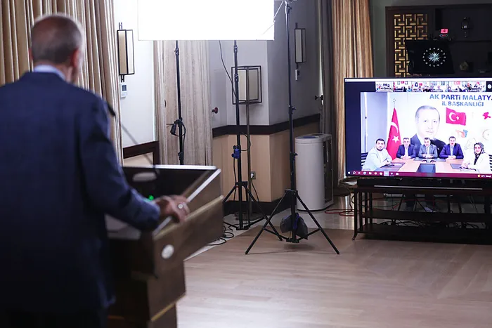 baskan-erdogandan-dunyaya-net-filistin-mesaji-kana-susamis-israil-durdurulmali-cumhur-ittifaki-vurgusu-surlari-1718638070560.jpg Başkan Erdoğan'dan dünyaya net Filistin mesajı: Kana susamış İsrail durdurulmalı | Cumhur İttifakı vurgusu: Surlarında gedik açılmasına fırsat vermeyeceğiz - 3