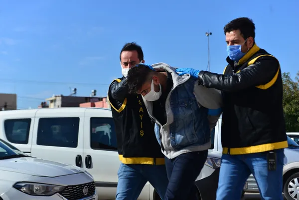 Başına turşu kavanozu yiyen hırsız: Çalışanı tebrik edip kaçtım - 3