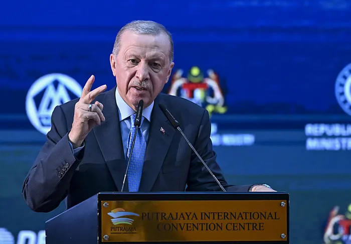 baskan-erdogandan-turkiye-malezya-is-forumunda-yatirimcilara-cagri-bize-guvenen-pisman-olmaz-1739265684356.jpg Başkan Erdoğan, Malezya-Türkiye İş Forumu kapanış programına katıldı | Fotoğraf: AA