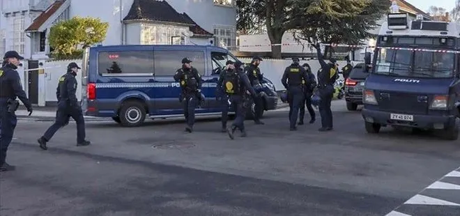 Hadsizliklerin ardı arkası kesilmiyor! İslam düşmanı Danimarka’da Türk Büyükelçiliği önünde Kur’an-ı Kerim’e yeni saldırı