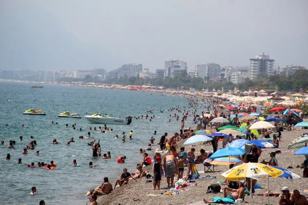 1701852053207.jpg Dünya Antalya'ya akın etti: Tüm zamanların rekoru kırıldı - 1