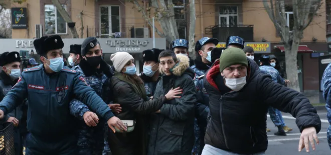 Son dakika: Azerbaycan’da Zafer Günü kutlanırken Ermenistan karıştı! Sokaklar ’Paşinyan istifa’ sloganlarıyla inledi