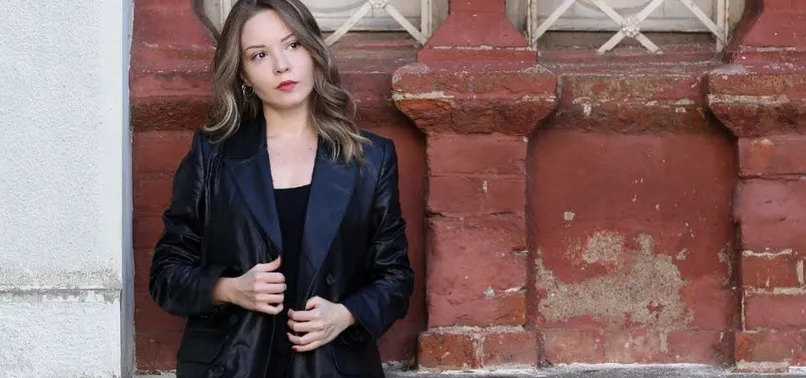 Oyuncu Melek Tanker’e annesinin nişanlısından taciz! “Kucağıma oturuyorsun” diyerek…