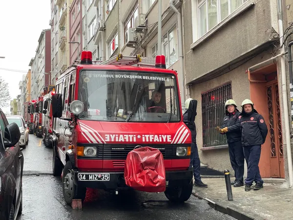 Son dakika | Şişli'de korku dolu anlar! Yeraltı kabloları patladı - 1