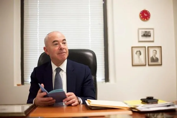 Beyaz Saray’da Silivrili bir Türk! ABD’nin yeni İç Güvenlik Bakanı Alejandro Mayorkas Türkiye kökenli