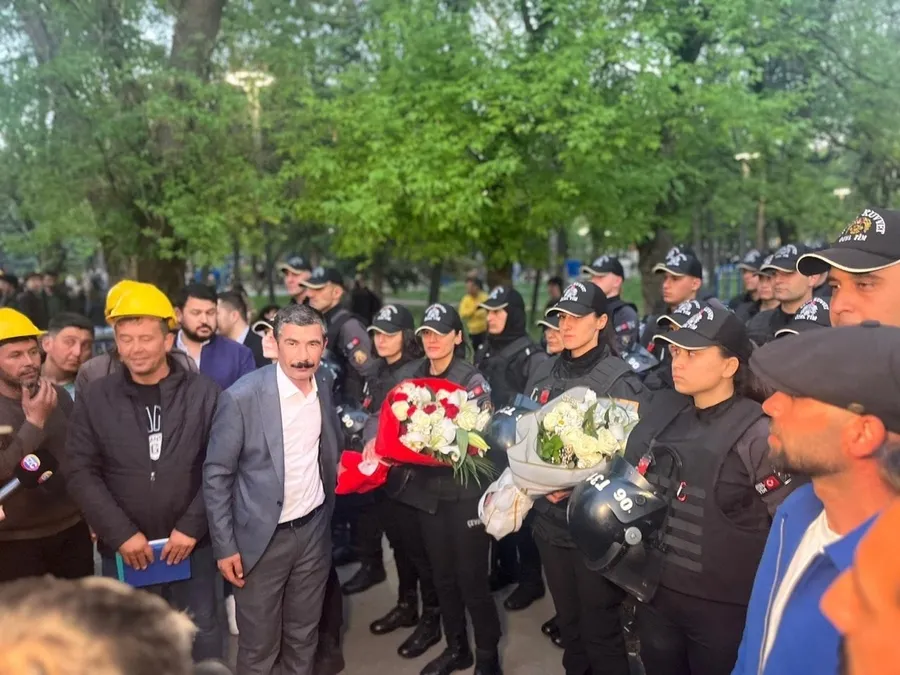 ankarada-maden-zirvesinden-uzlasi-cikti-96-milyon-340-bin-lira-iscilerin-hesabina-yatirildi-1777395448136.jpeg (Foto: ahaber.com.tr)