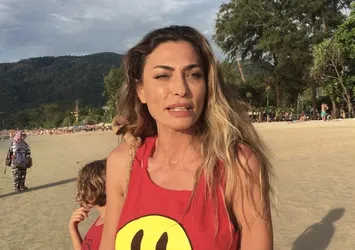 Oyuncu Leyla Bilginel'den insanlık dışı tavır: Manavgat'ta yardım alan vatandaşları azarladı "Onlardan yardım alıyorsanız ben vermem"