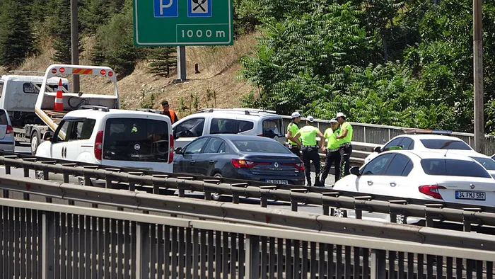 Bayram tatilinin son gününde trafik yoğunluğu! Kuyruğun başı var sonu yok - 5