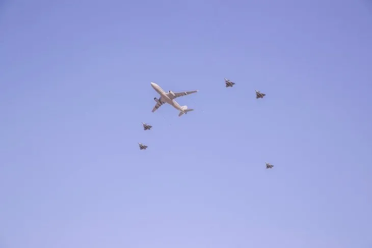 Katar Fransa’dan Rafale tipi savaş uçaklarını teslim aldı