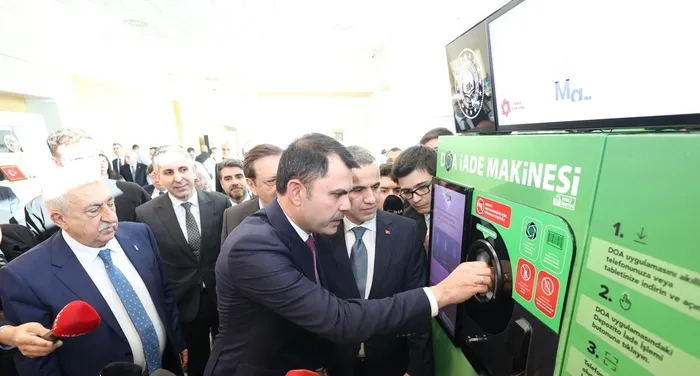 iste-yeni-depozito-sistemi-vatandas-siseden-gelir-saglayacak-11-soruda-tum-detaylar-1736669118585.jpg Bakiye, QR kod ile ödeme özelliği olan tüm POS cihazlarında, anlaşmalı restoran ve marketlerde kullanılabilecek. Banka hesaplarına transfer edilebilecek. (AA)
