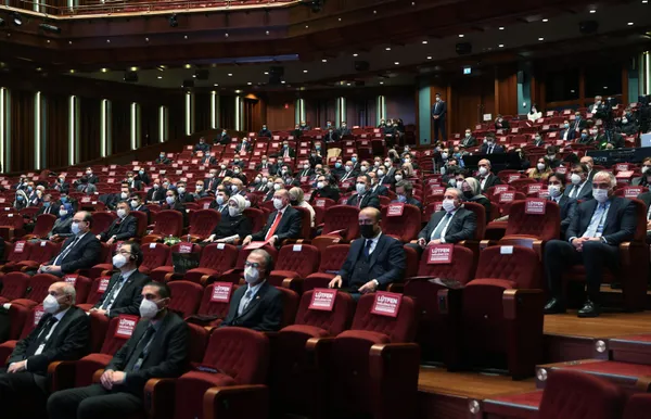 baskan-recep-tayyip-erdogandan-turkce-vurgusu-vatani-once-dil-sonra-ordu-bekler-1613492269366.jpg Başkan Recep Tayyip Erdoğan'dan Türkçe vurgusu: "Vatanı önce dil sonra ordu bekler" - 7