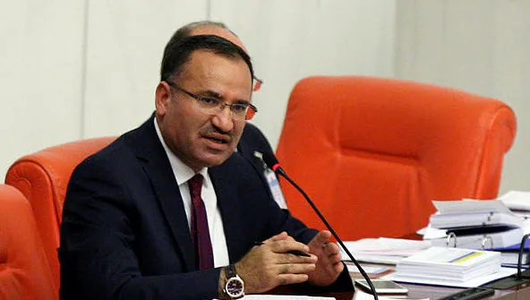 Son dakika: Adalet Bakanı Bekir Bozdağ’dan Anayasa’da başörtüsü ve aile düzenlemesi açıklaması