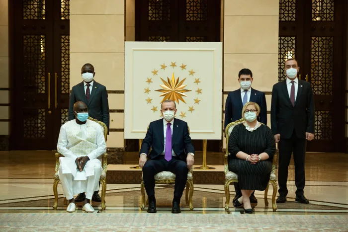 Son dakika: Başkan Erdoğan’dan Külliye’de önemli kabuller! Güven mektubu sundular