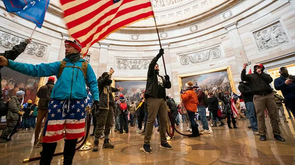 abd-kongresinin-isgal-edilmesinde-polisin-zaafi-var-miydi-kanli-baskinda-trump-suclu-mu-1610036662314.jpg ABD Kongresinin işgal edilmesinde polisin zaafı var mıydı? Kanlı baskında Trump suçlu mu? - 5