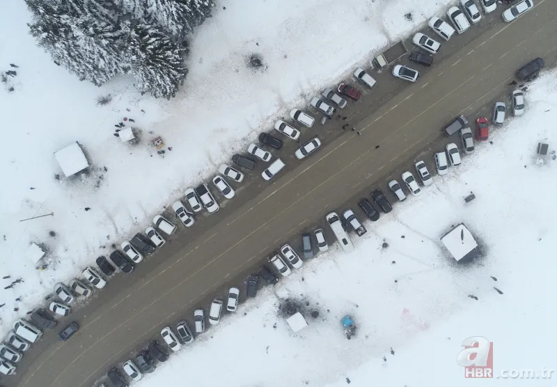 Uludağ tıklım tıklım! Metrelerce kuyruk oluştu 2