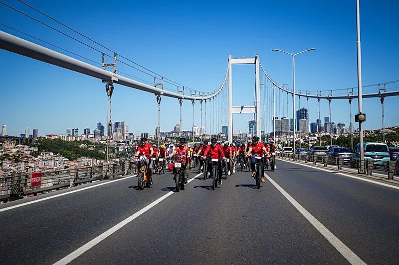 15-temmuz-sehitleri-istanbulda-bir-dizi-programla-anilacak-saat-saat-etkinlik-takvimi-1784035716170.jpeg Anma programı kapsamında sergiler, kortejler, kan bağışı kampanyaları ve çeşitli kültürel etkinlikler vatandaşların katılımıyla gerçekleştirildi. (Foto: İHA)