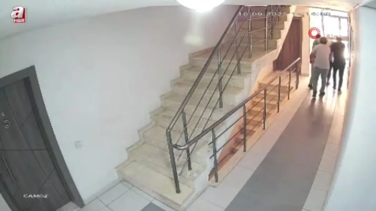 Kuşadası’nda 55 yıl hapis cezası bulunan dolandırıcı kıskıvrak yakalandı