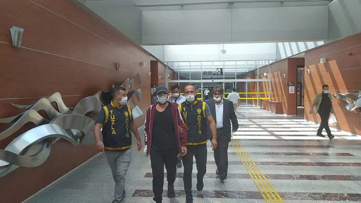 son-dakika-halil-sezai-skandalinda-flas-gelisme-ifade-vermek-uzere-adliyede-1600340874479.jpg Son dakika: Halil Sezai için flaş karar! Yaşlı adamı sokak ortasında dövmüştü - 1