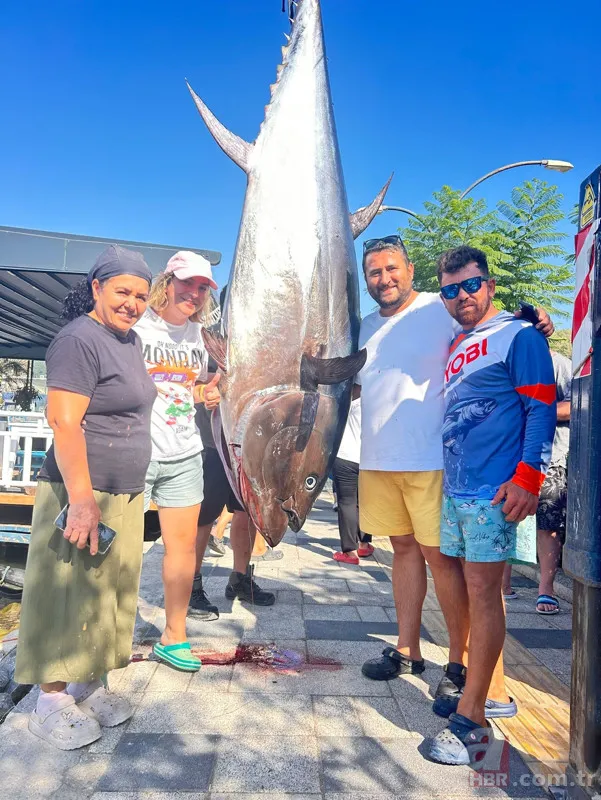 Balıkçılar oltayla yakaladı! Tam 317 kilo | 4 saat 45 dakika mücadele ettiler 🐟 2