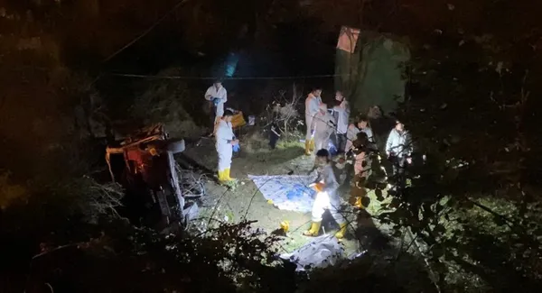 1669691033422.jpg İstanbul'da feci kaza! 1’i polis 2 kişi yanarak can verdi - 2