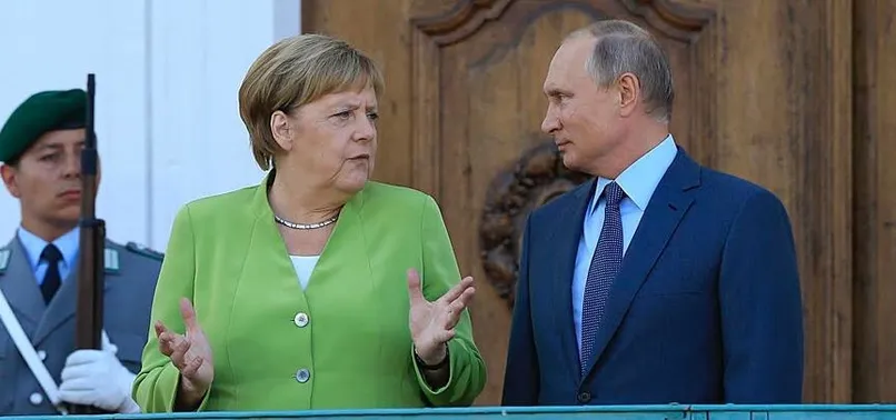 Putin ve Merkel'den Libya görüşmesi