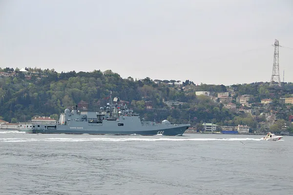 Rus savaş gemisi İstanbul Boğazı'ndan geçti - 4