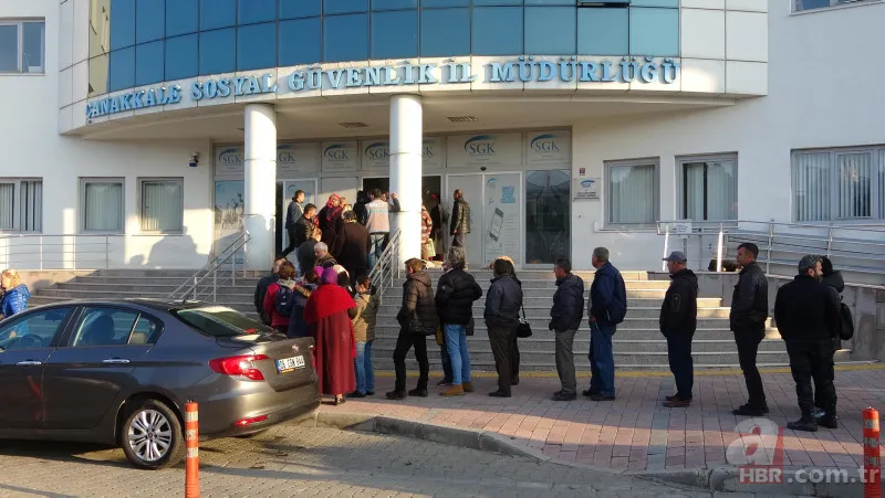 Başkan Erdoğan'ın müjdesi sonrası akın ettiler! SGK'larda EYT yoğunluğu | Milyonların emeklilik sevinci 17