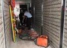 Tamir ettiği asansörün altına kaldı