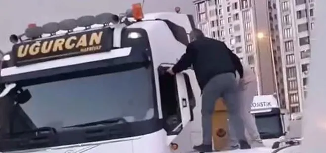 Trafikte dehşet dolu anlar! Aracın tavanına çıkıp saldırdılar
