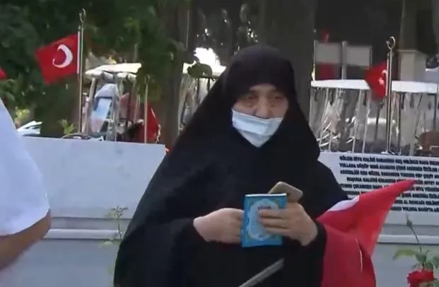 Şehitliklerde buruk bayram! Kabirler çiçeklerle süslendi - 1