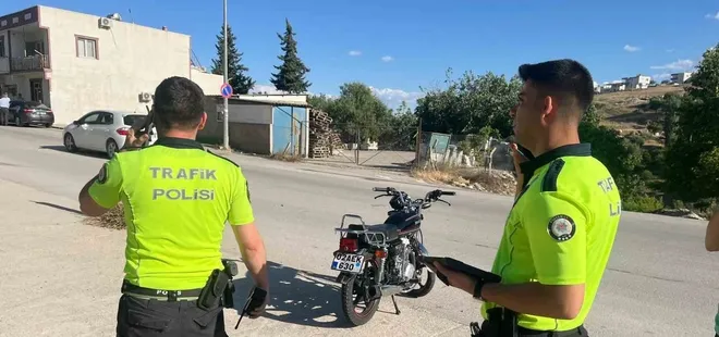 Motosiklet ile kamyonet çarpıştı: 1 yaralı