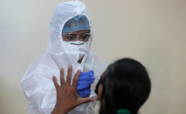 1613113305674.jpg Koronavirüse yakalandı elleri bu hale geldi! - 3