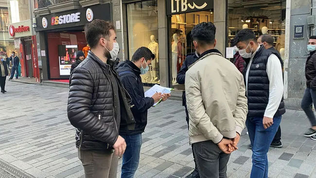 Taksim’de “sigara yasağı” denetimde ilginç bahane: İçmiyordum kokusunu alıyordum - 4